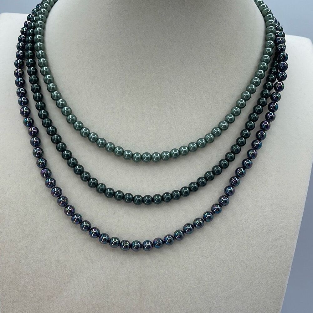 Three strand faux black pearl layered necklace.